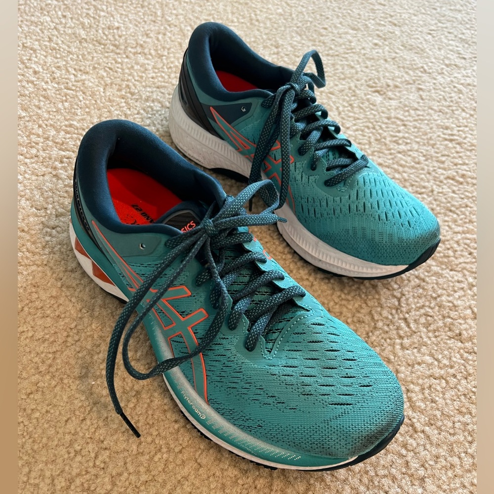 Women’s ASICS gel kayano 27. Size 8